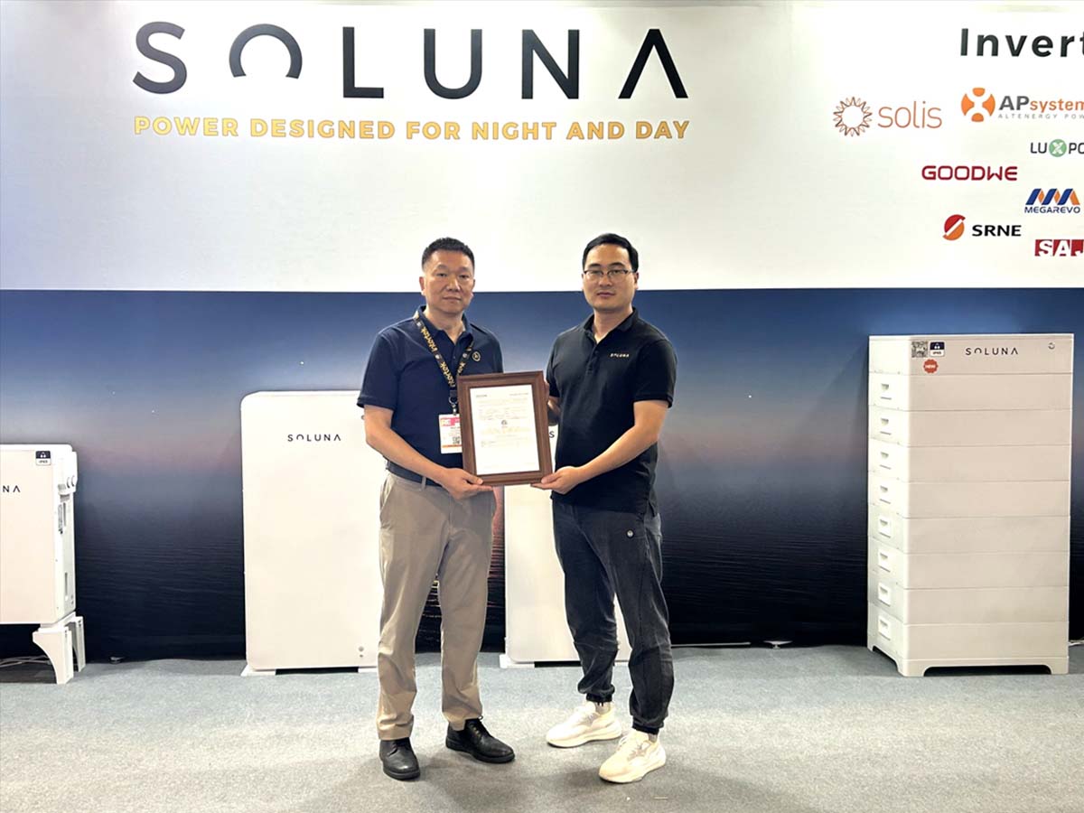 Max Jin, General Manager, Electrical China of Intertek (left) and Gao Jingwei, Sales Director of Soluna Americas (right) witnessed the certification ceremony